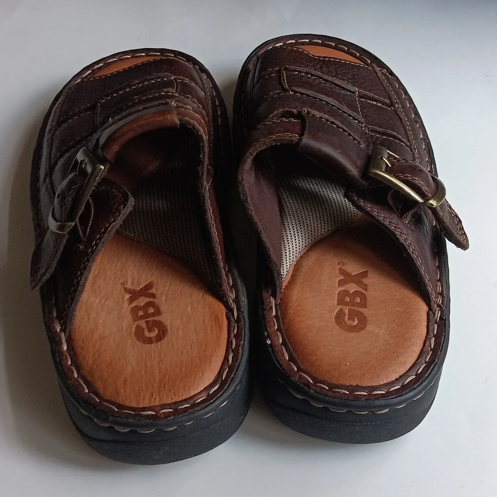 BROWN LEATHER SANDALS
